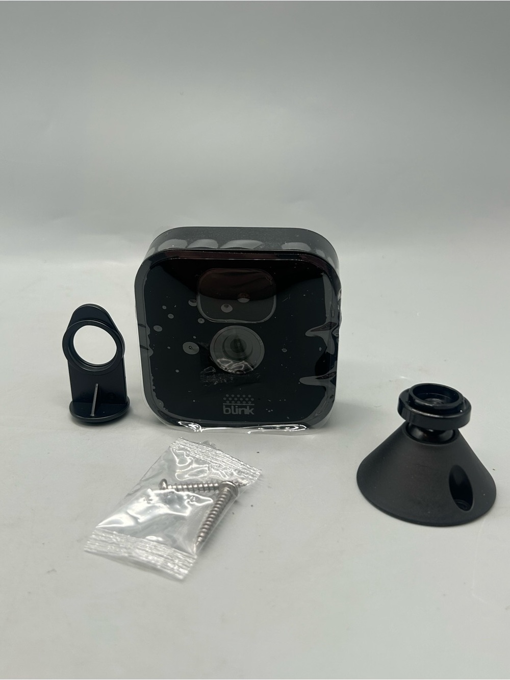 Blink Outdoor  (3rd Gen) Battery-Powered Wireless Security Camera (BCM00401U)